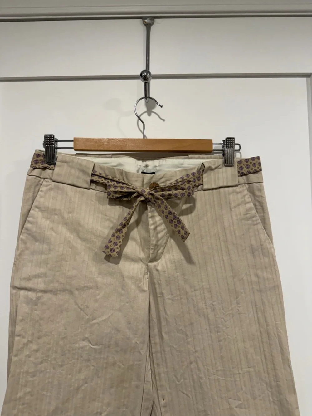 Y2K GAPstretch, Beige Stretch Ankle Wide Leg Chino with flowered tie belt - Picture 3 of 11
